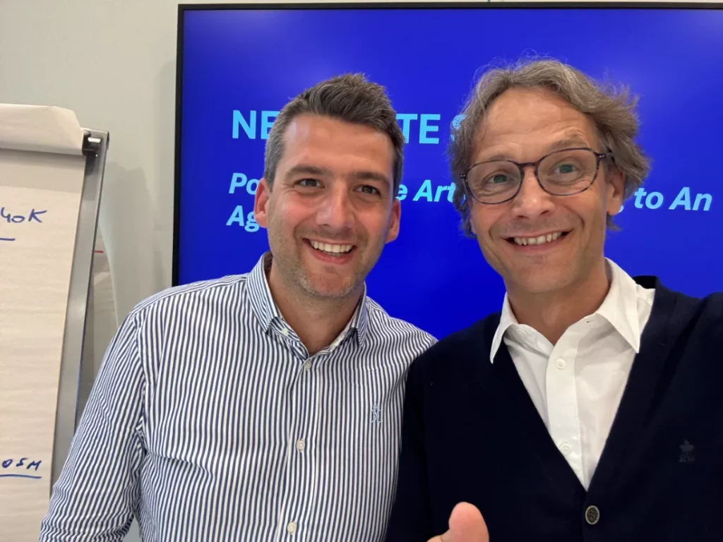 Fabian Tempels (à gauche) et Vincent Flament, fondateur de Valorize Solutions (à droite), devant l'écran d'une session Negotiate Smart, prêts pour un coaching en négociation sur des cas réels.